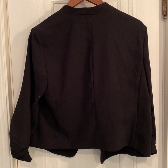 Ted Baker black blazer. Three quarter length ruched sleeves. TB 3 / US8 / US10 - Picture 6 of 9